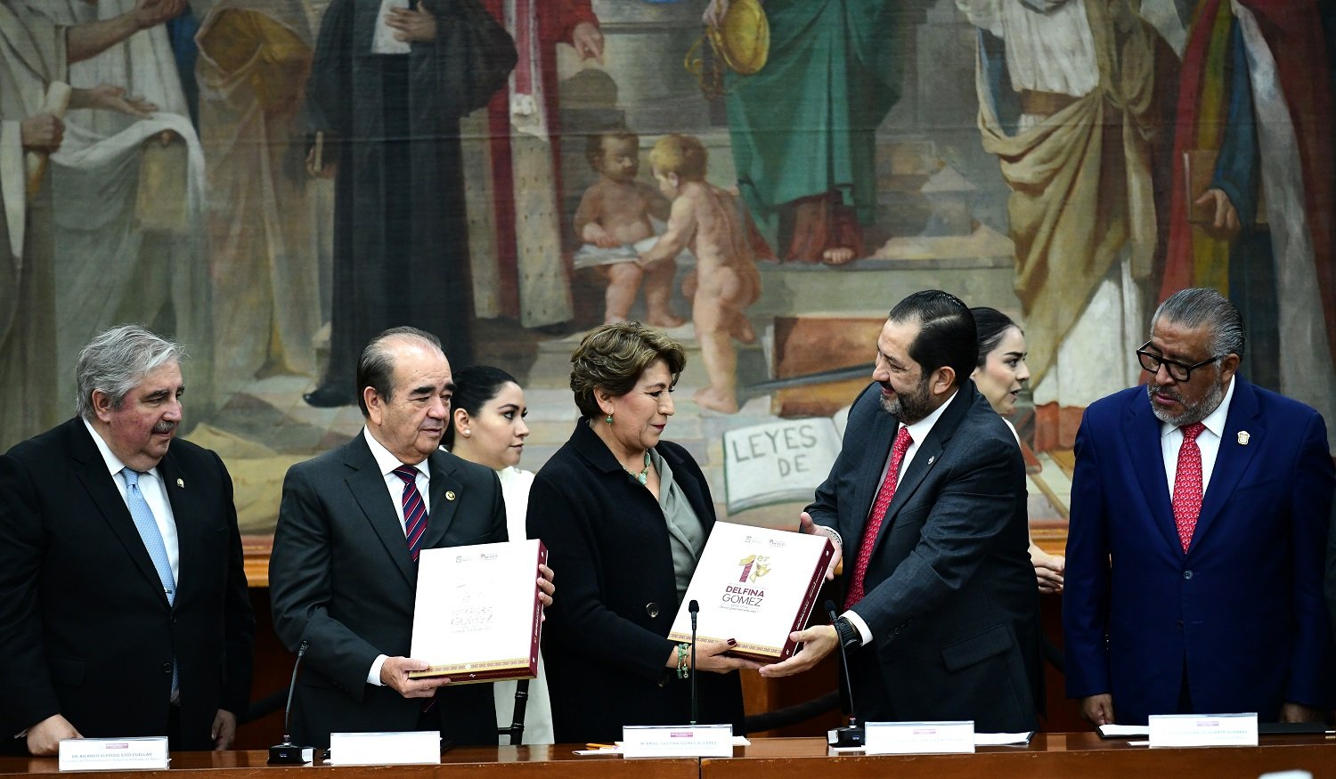 Edomex Gobernadora Delfina G Mez Lvarez Entrega Su Primer Informe